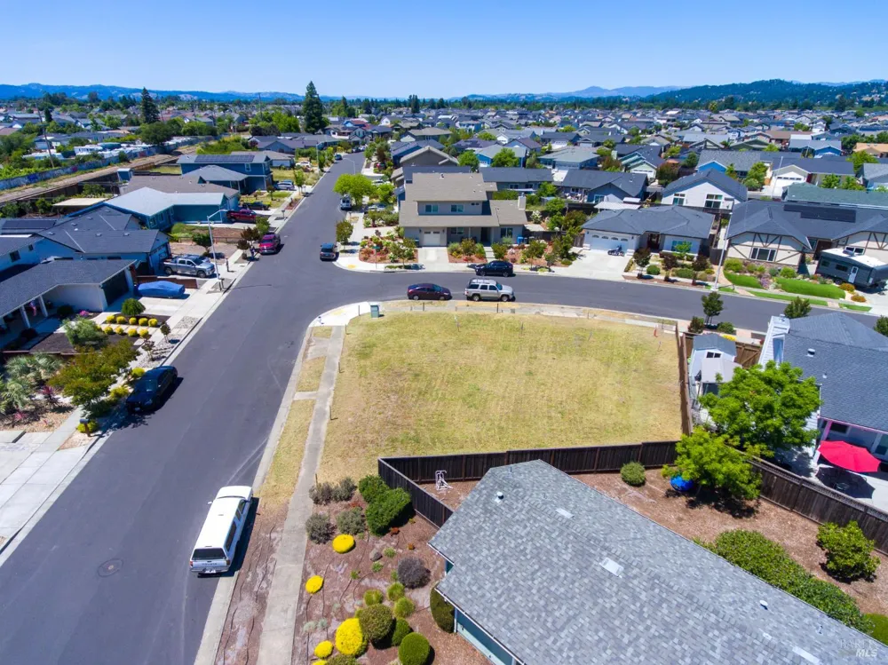 1944 San Salvador Drive Santa Rosa, CA 95403