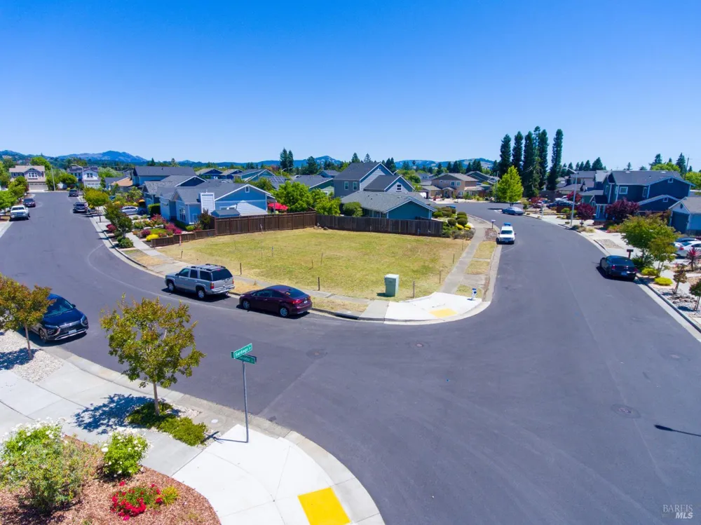 1944 San Salvador Drive Santa Rosa, CA 95403