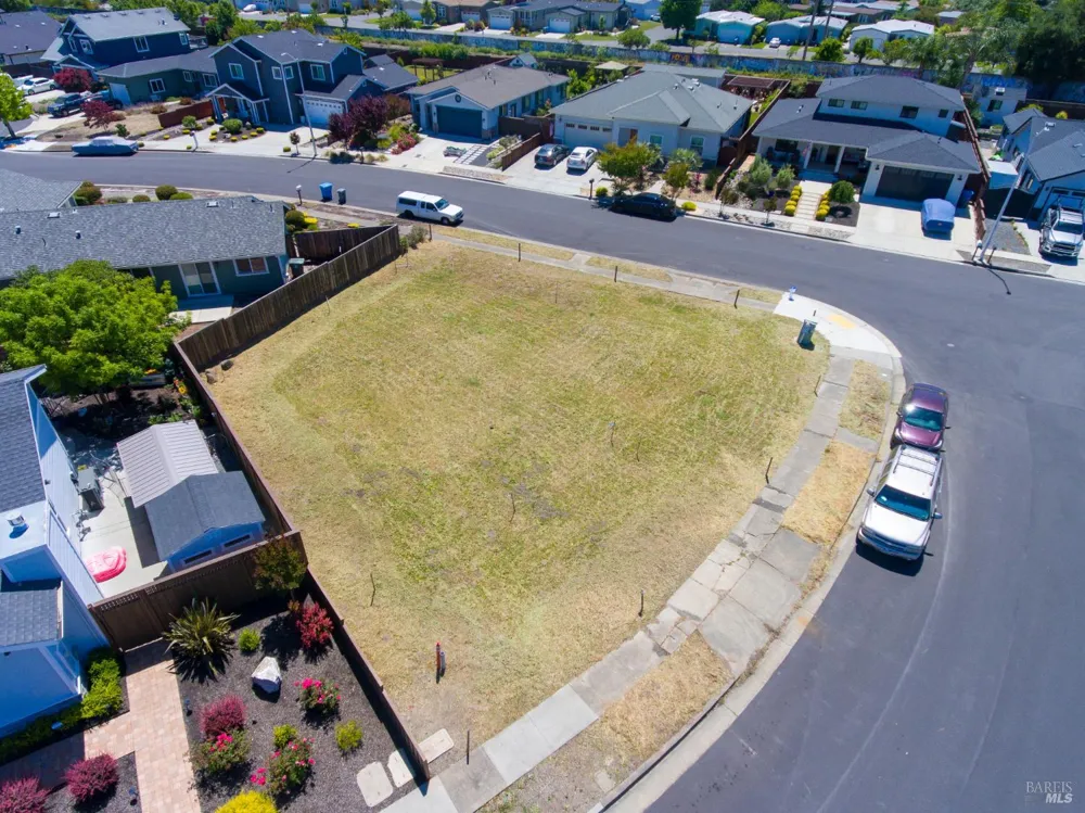 1944 San Salvador Drive Santa Rosa, CA 95403