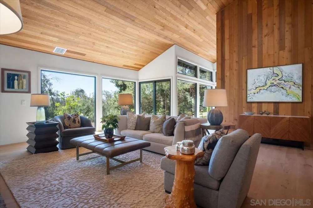 4905 EL ARCO IRIS Rancho Santa Fe, CA 92067