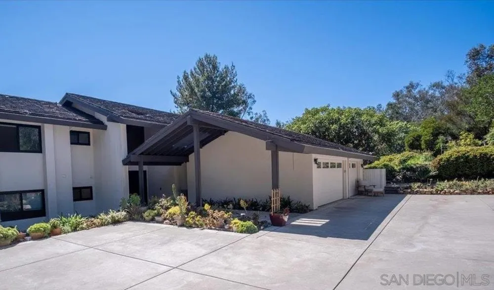 4905 EL ARCO IRIS Rancho Santa Fe, CA 92067