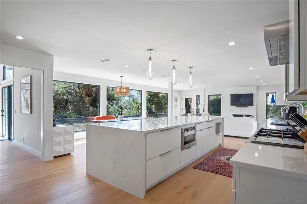 4905 EL ARCO IRIS Rancho Santa Fe, CA 92067
