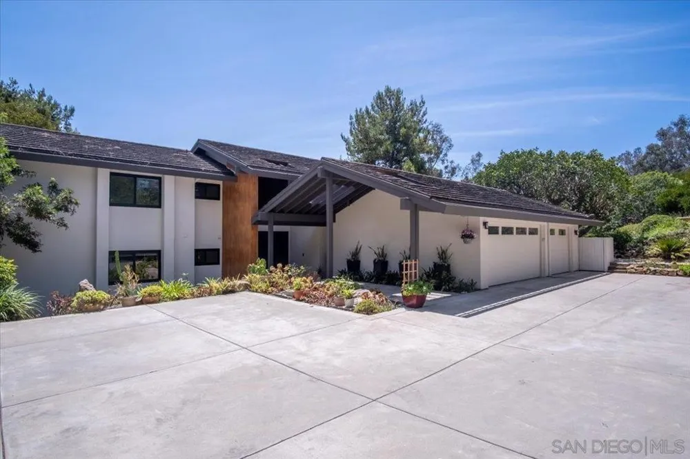 4905 EL ARCO IRIS Rancho Santa Fe, CA 92067