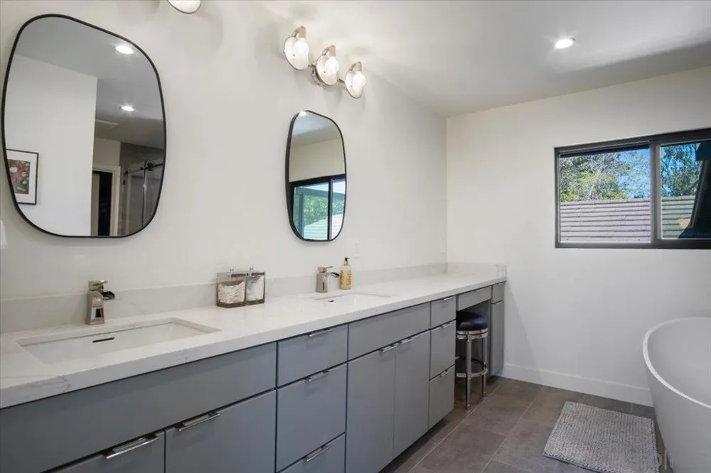 4905 EL ARCO IRIS Rancho Santa Fe, CA 92067
