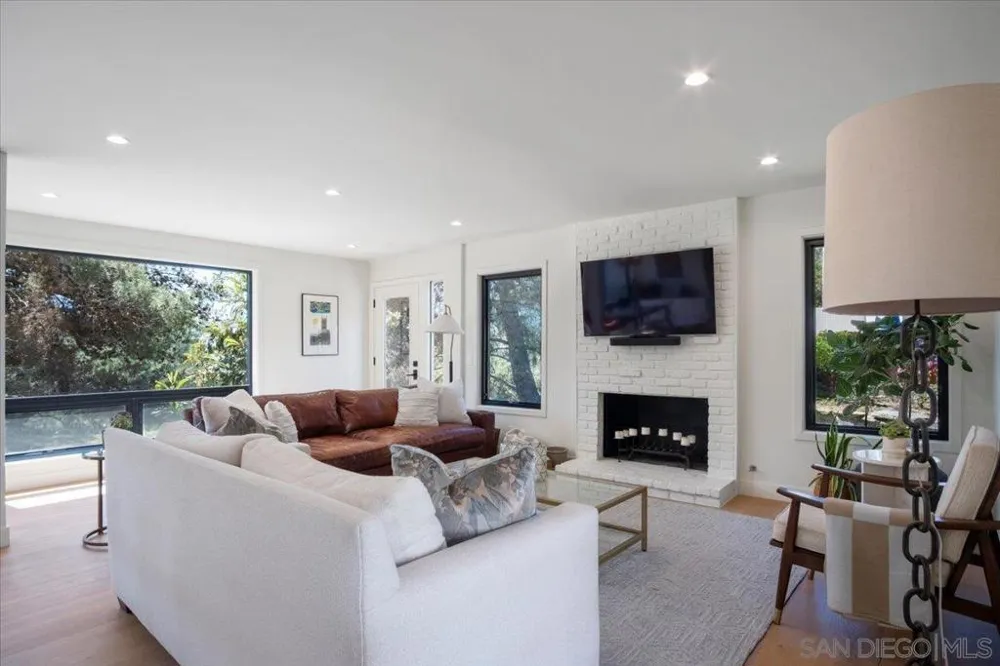 4905 EL ARCO IRIS Rancho Santa Fe, CA 92067