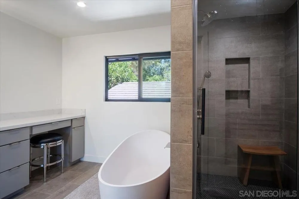 4905 EL ARCO IRIS Rancho Santa Fe, CA 92067