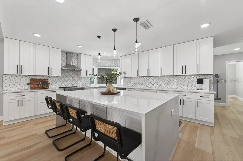 1461 87TH AVENUE St Petersburg, FL 33702