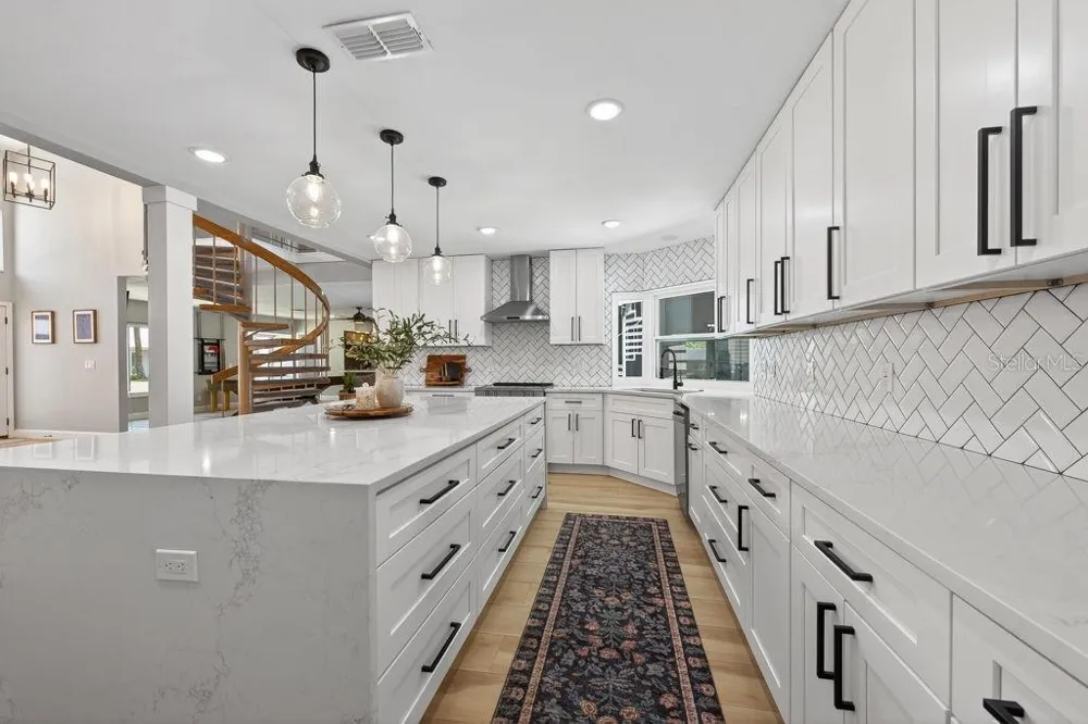 1461 87TH AVENUE St Petersburg, FL 33702