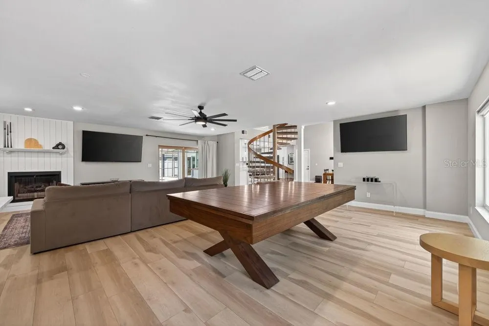 1461 87TH AVENUE St Petersburg, FL 33702