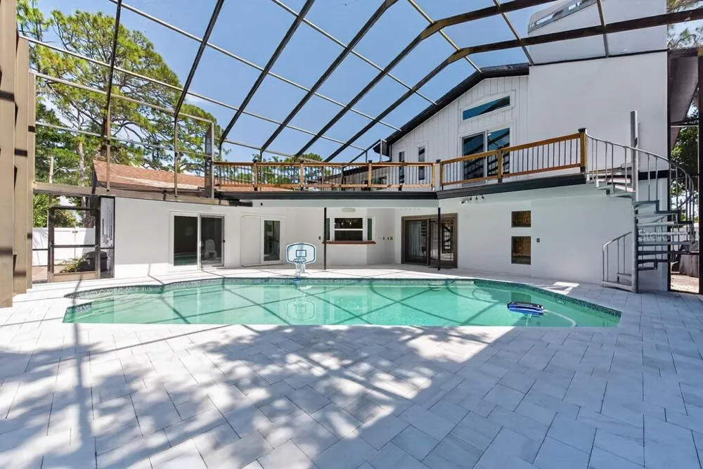 1461 87TH AVENUE St Petersburg, FL 33702