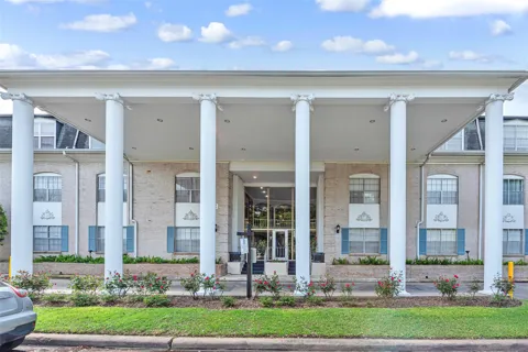 2601 Bellefontaine Street #B309