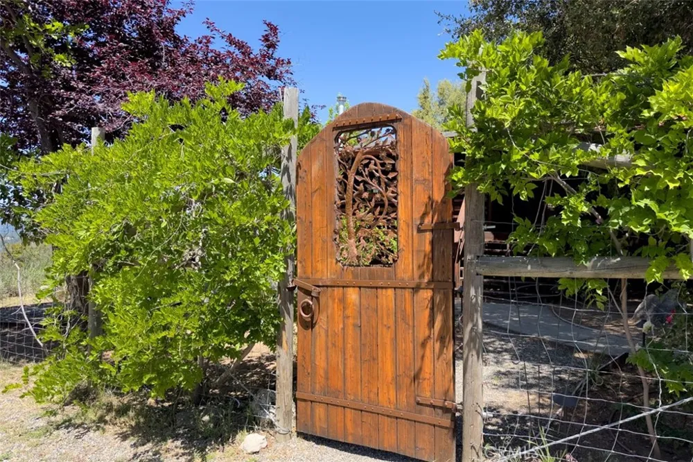 43016 Sunshine Mountain Oakhurst, CA 93644