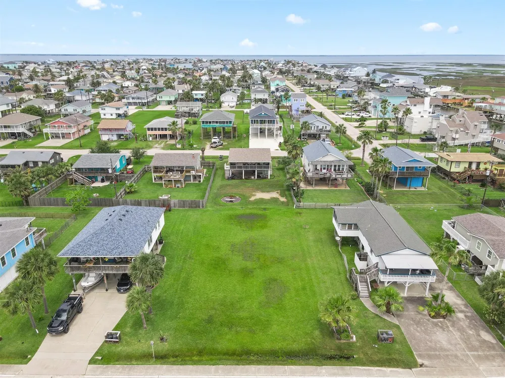 16534 Jolly Roger Jamaica Beach, TX 77554