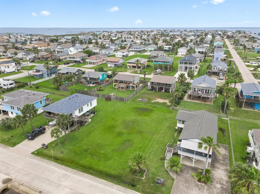 16534 Jolly Roger Jamaica Beach, TX 77554