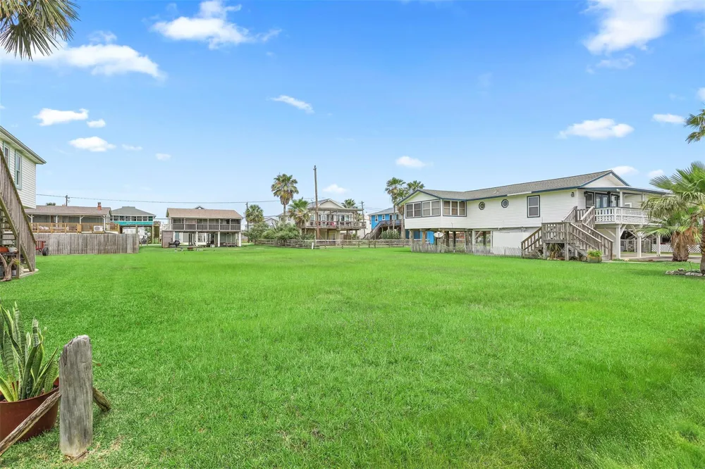 16534 Jolly Roger Jamaica Beach, TX 77554