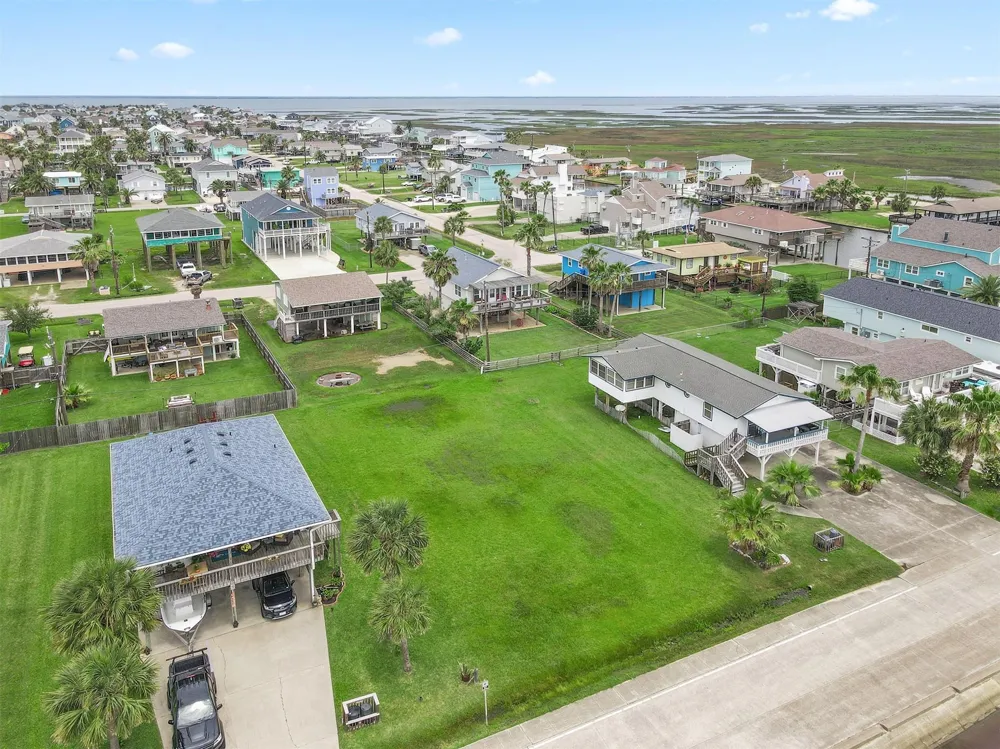 16534 Jolly Roger Jamaica Beach, TX 77554