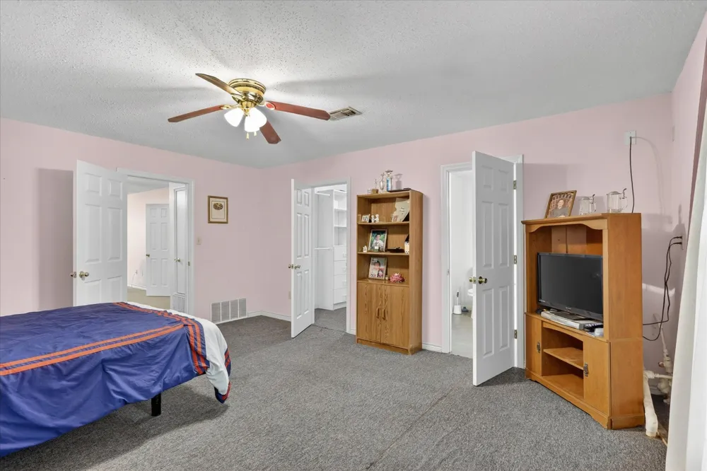 1092 W Highway 199 Springtown, TX 76082