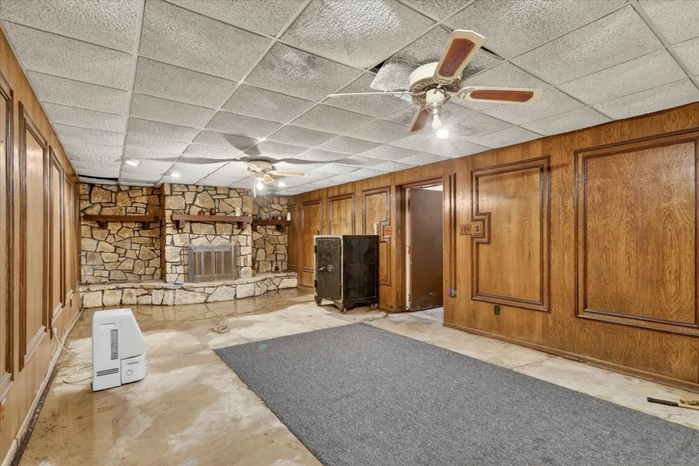 1092 W Highway 199 Springtown, TX 76082