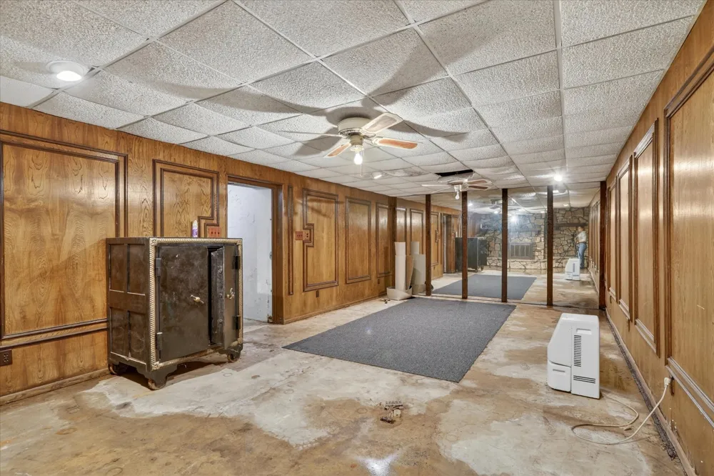 1092 W Highway 199 Springtown, TX 76082