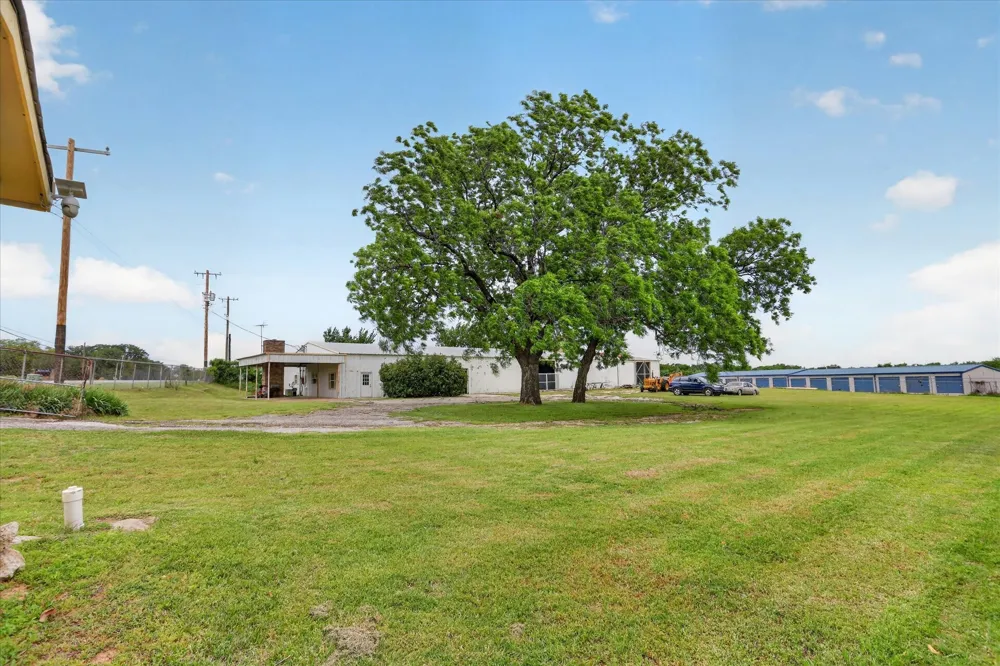 1092 W Highway 199 Springtown, TX 76082