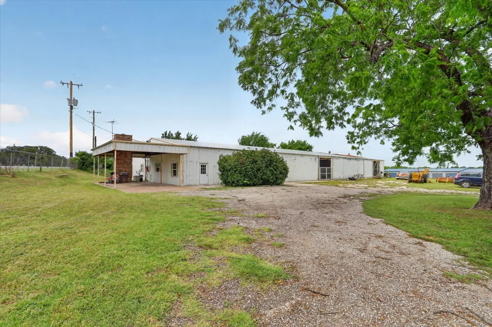 1092 W Highway 199 Springtown, TX 76082