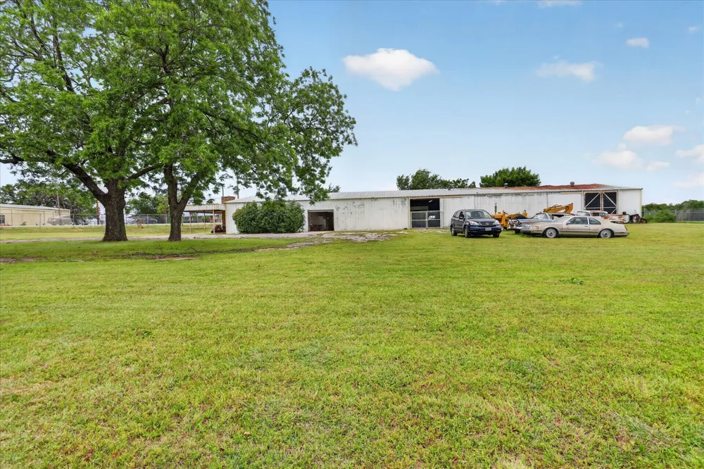 1092 W Highway 199 Springtown, TX 76082