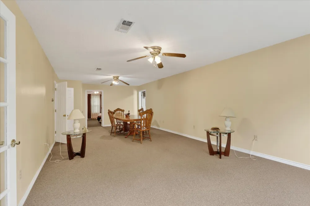 1092 W Highway 199 Springtown, TX 76082