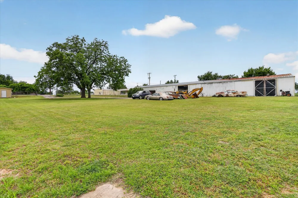 1092 W Highway 199 Springtown, TX 76082