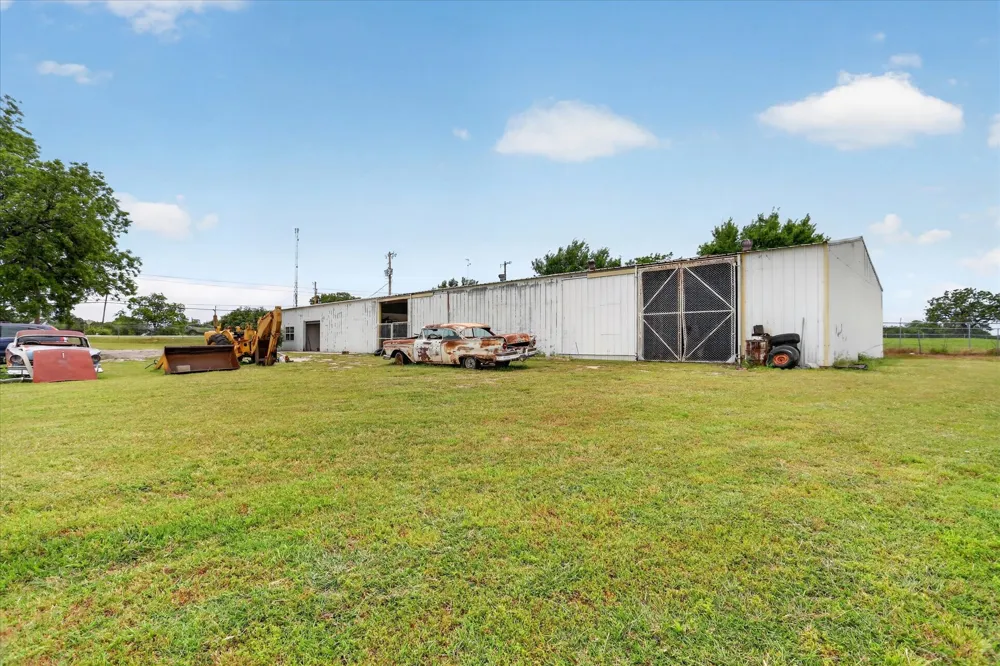 1092 W Highway 199 Springtown, TX 76082