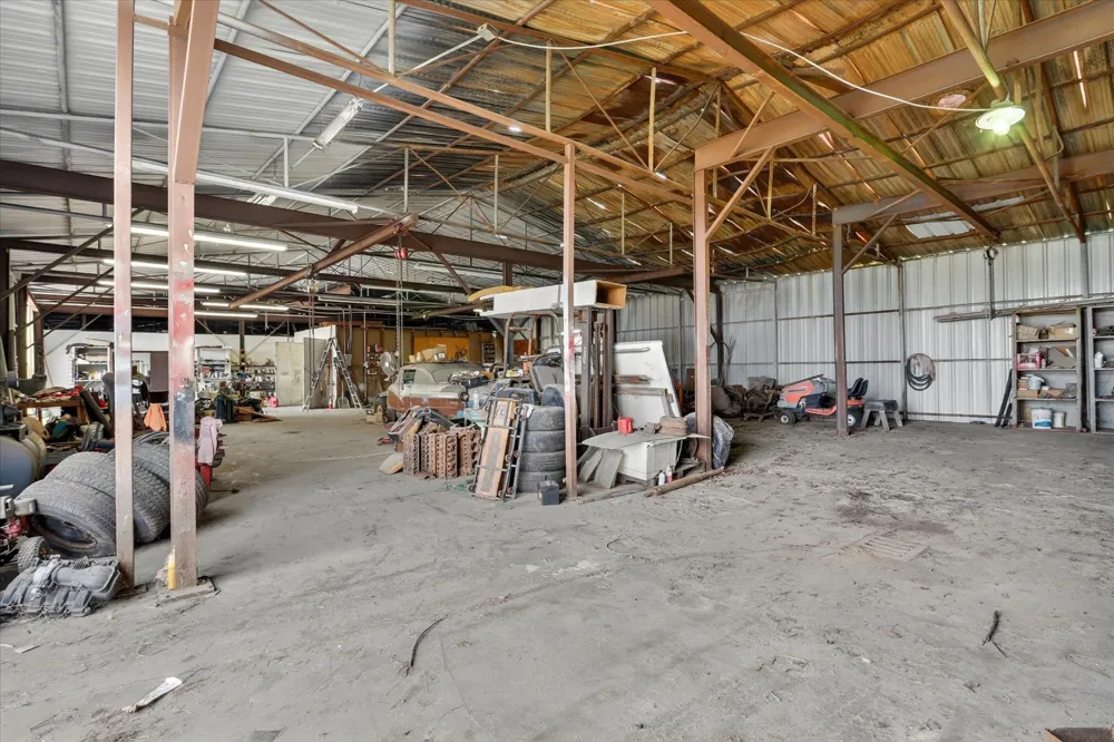 1092 W Highway 199 Springtown, TX 76082