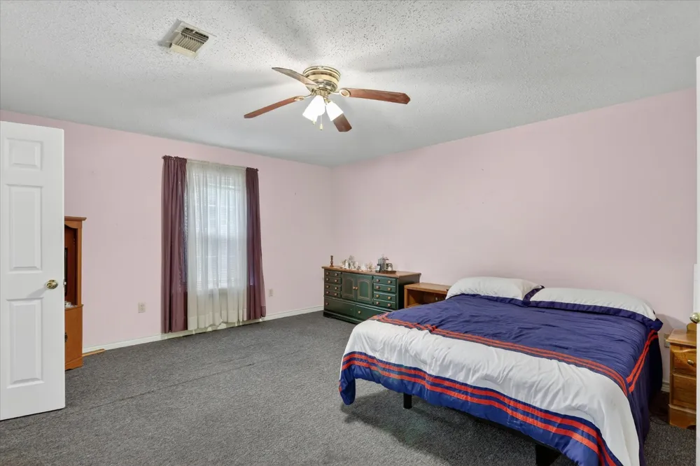 1092 W Highway 199 Springtown, TX 76082