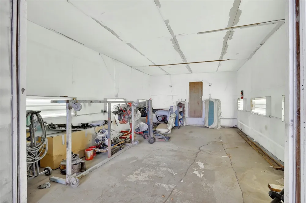 1092 W Highway 199 Springtown, TX 76082
