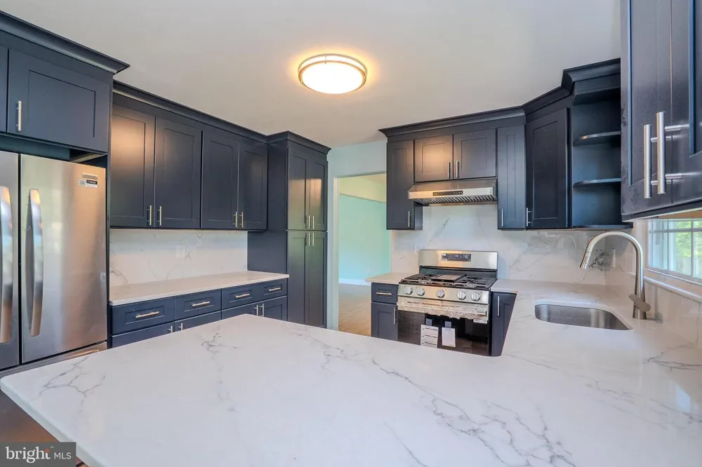 18 PARKER ROAD Plainsboro, NJ 08536