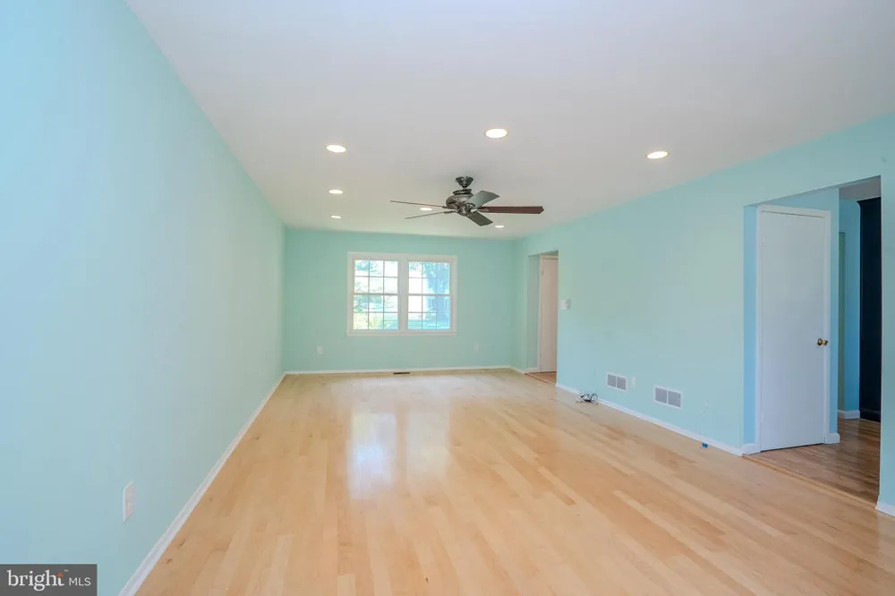 18 PARKER ROAD Plainsboro, NJ 08536