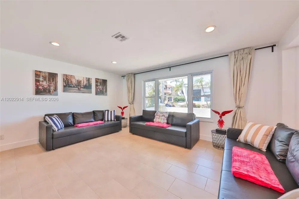 209 Bayshore Dr Cape Coral, FL 33904