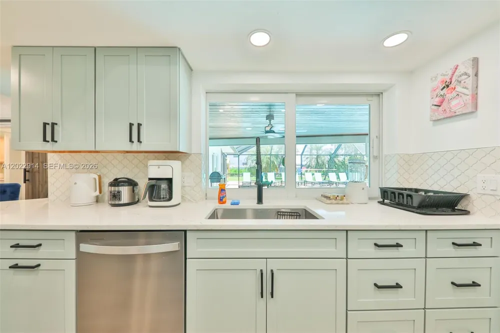 209 Bayshore Dr Cape Coral, FL 33904