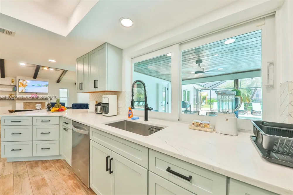 209 Bayshore Dr Cape Coral, FL 33904