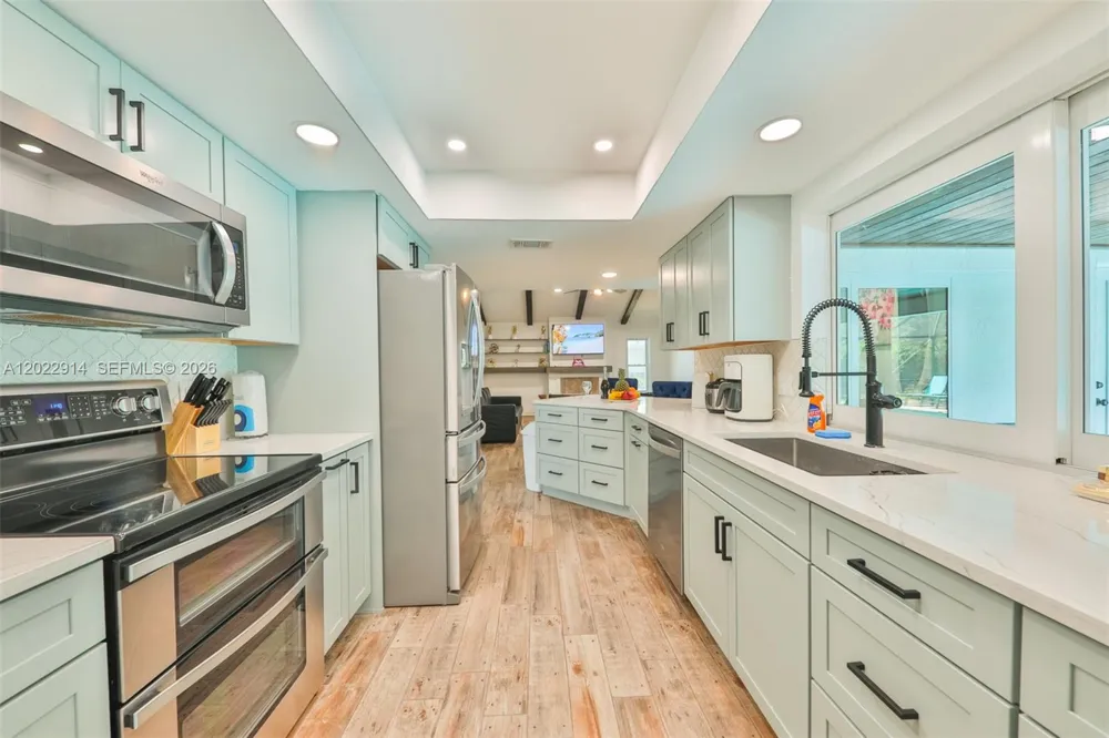 209 Bayshore Dr Cape Coral, FL 33904