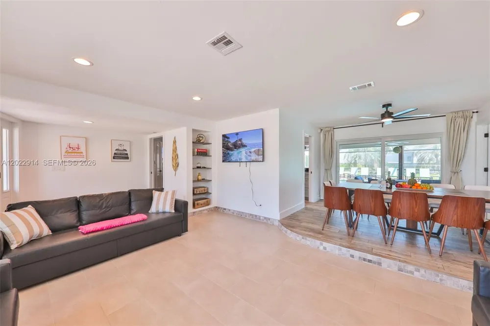 209 Bayshore Dr Cape Coral, FL 33904