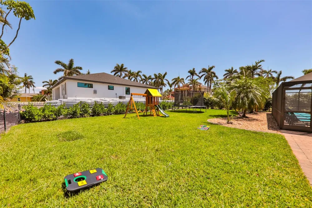 209 Bayshore Dr Cape Coral, FL 33904