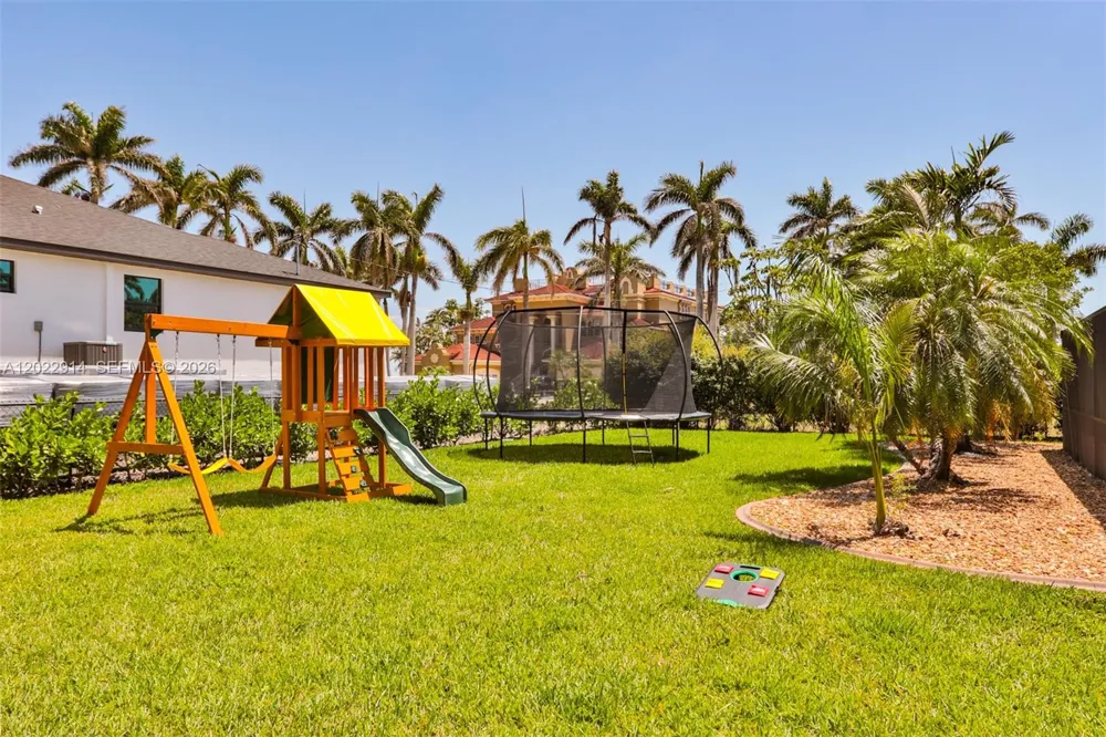 209 Bayshore Dr Cape Coral, FL 33904