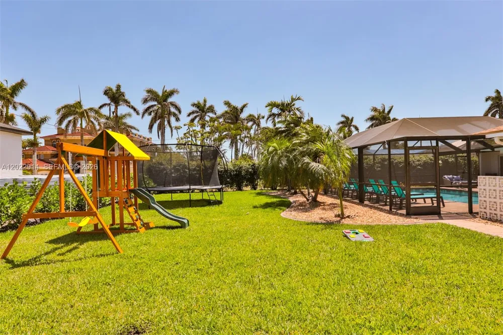 209 Bayshore Dr Cape Coral, FL 33904