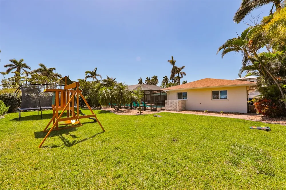 209 Bayshore Dr Cape Coral, FL 33904