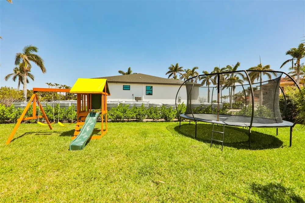 209 Bayshore Dr Cape Coral, FL 33904