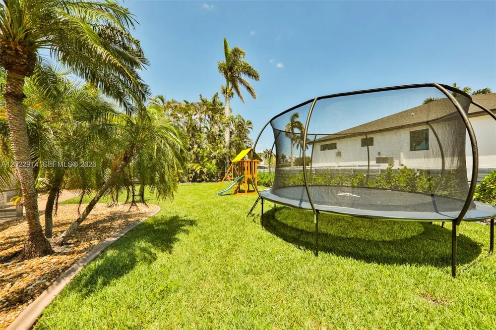 209 Bayshore Dr Cape Coral, FL 33904