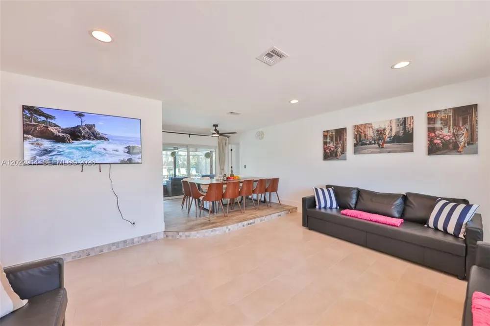 209 Bayshore Dr Cape Coral, FL 33904