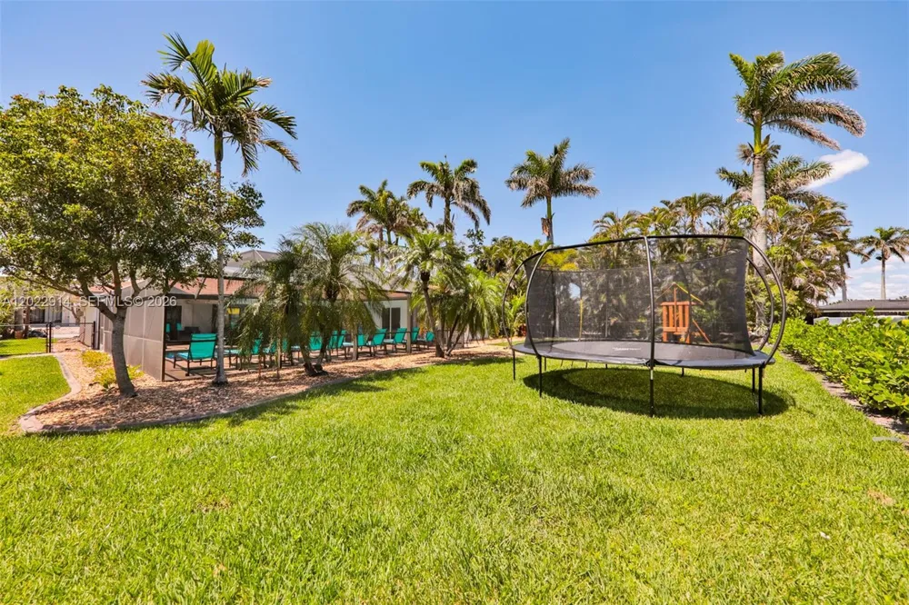 209 Bayshore Dr Cape Coral, FL 33904