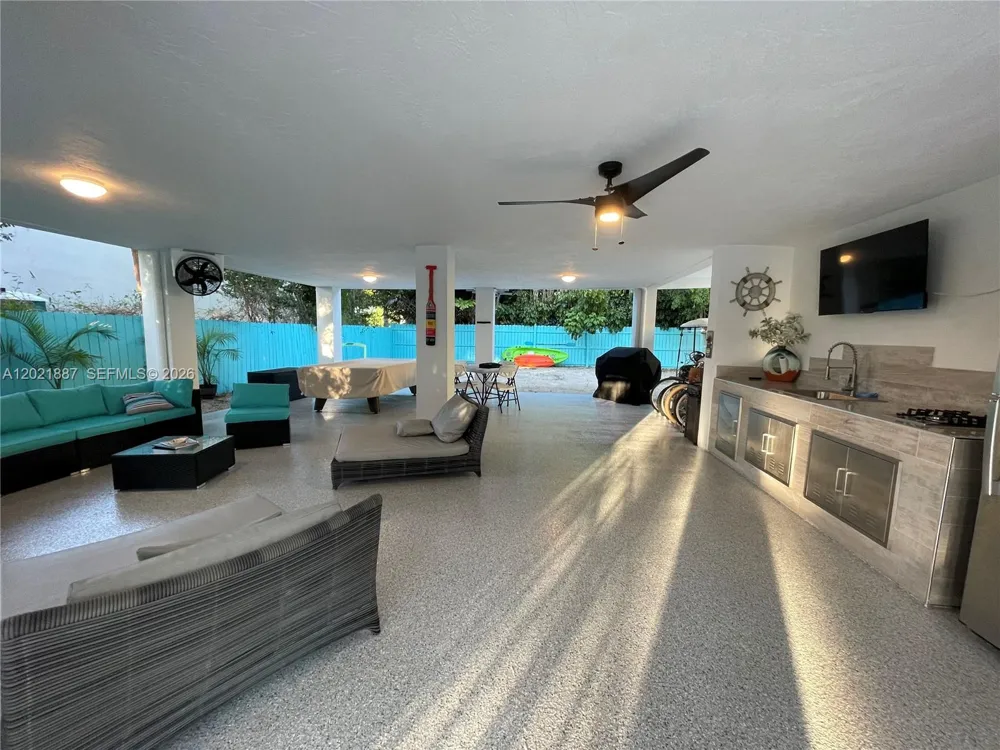 414 Coconut Dr Key Largo, FL 33037