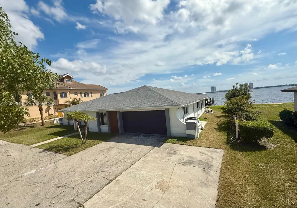 111 E NORTH SHORE AVE Other City - In The State Of Florida, FL 33917