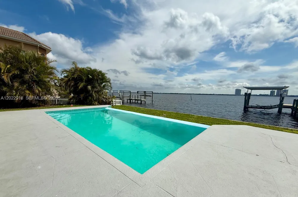 111 E NORTH SHORE AVE Other City - In The State Of Florida, FL 33917